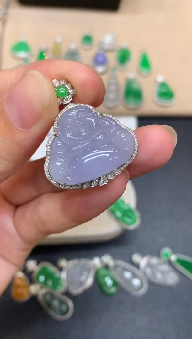 颈饰18K金镶嵌翡翠佛公【无服务费