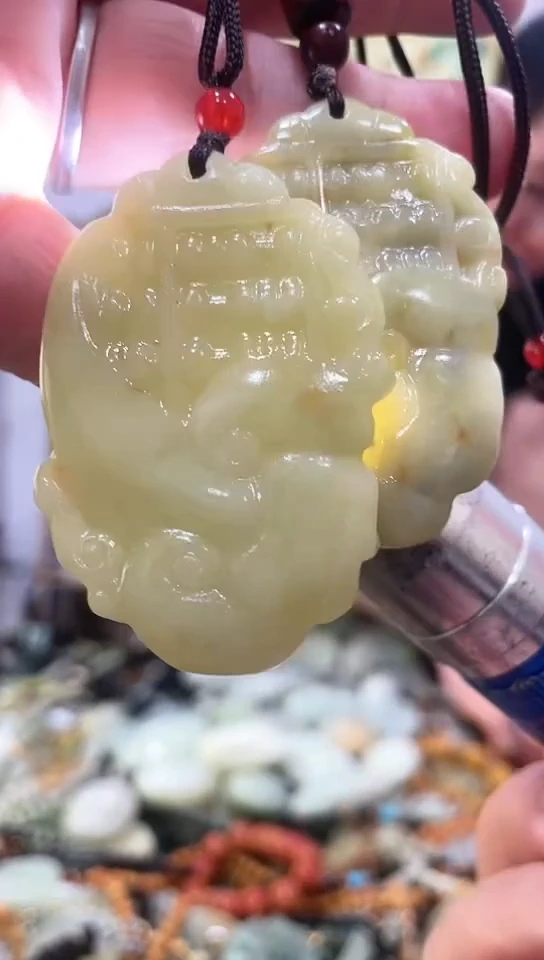 未镶嵌岫玉吊坠多样性发货发其中一件