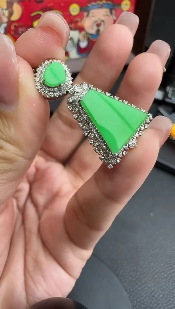 吊坠(不含链)18K金镶嵌翡翠勿拍