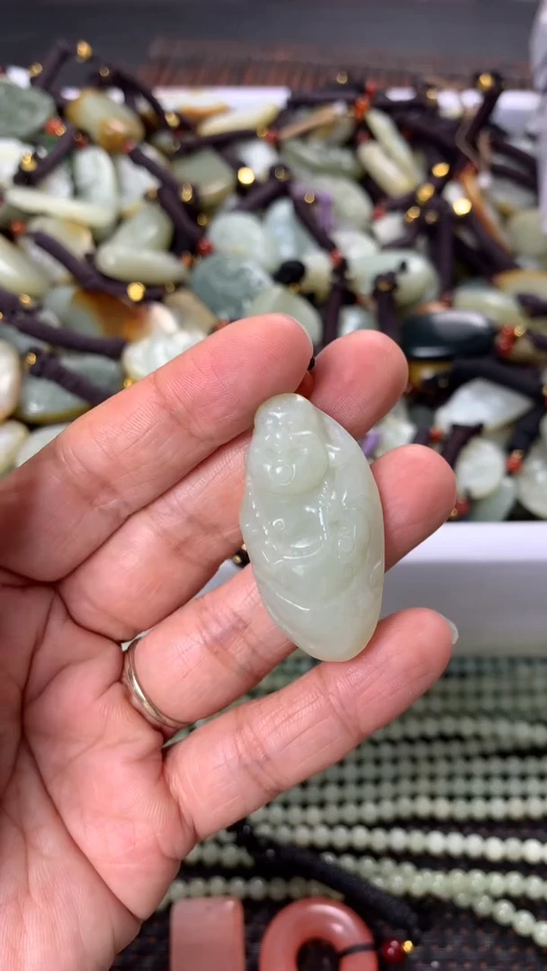 【闪购商品】和田玉颈饰未镶嵌多样性发货没有证书拍一发一有瑕