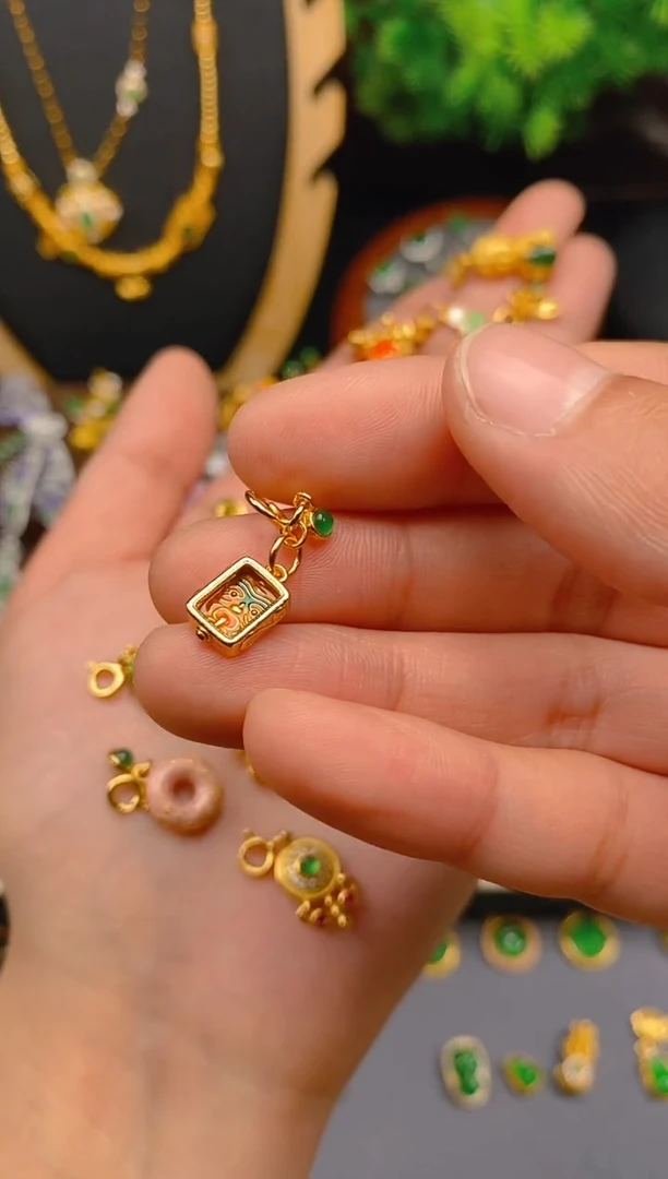【闪购商品】翡翠吊坠(不含链)银S925镶嵌扎吉拉母