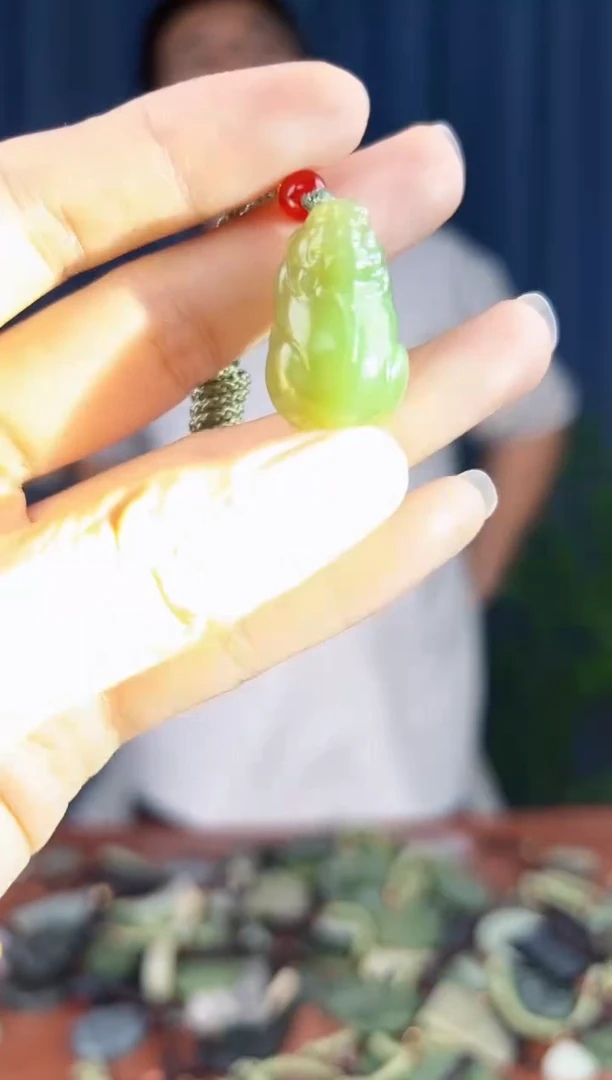 未镶嵌和田玉挂件拍一发一，