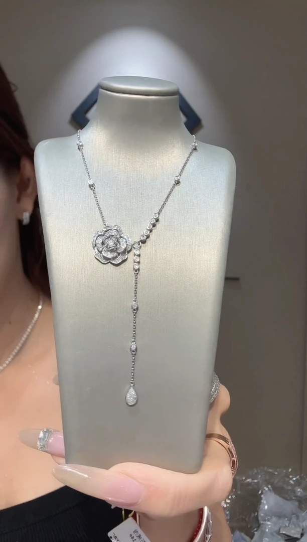 项链18K金镶嵌钻石XP0063  Y字山茶花 多样性