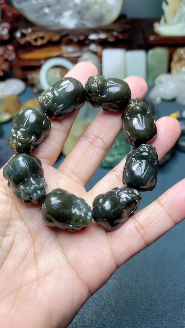 未镶嵌和田玉把件-