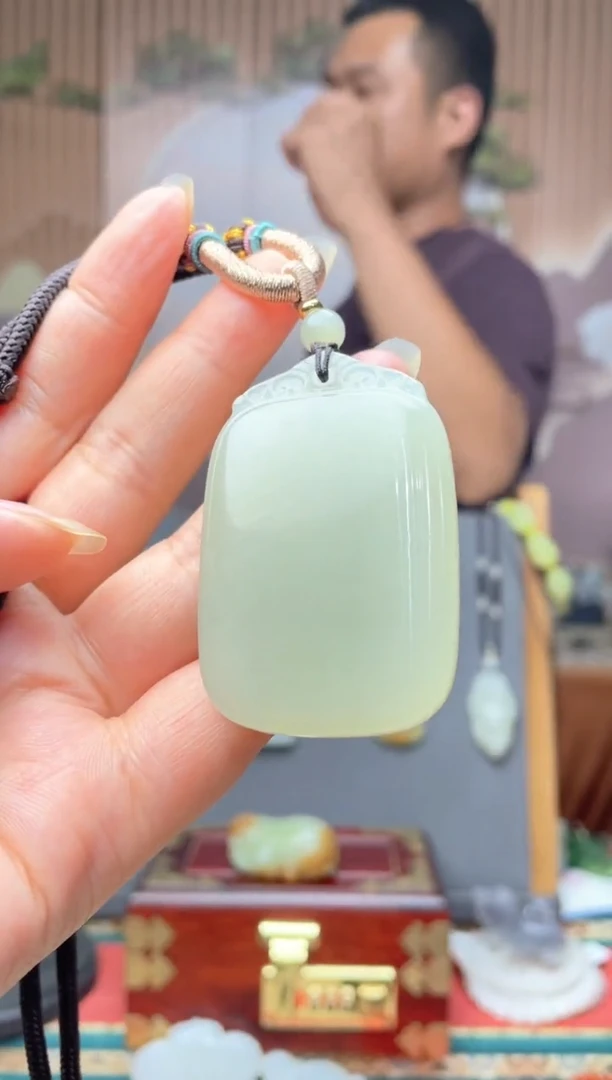 和田玉未镶嵌颈饰拍一发一