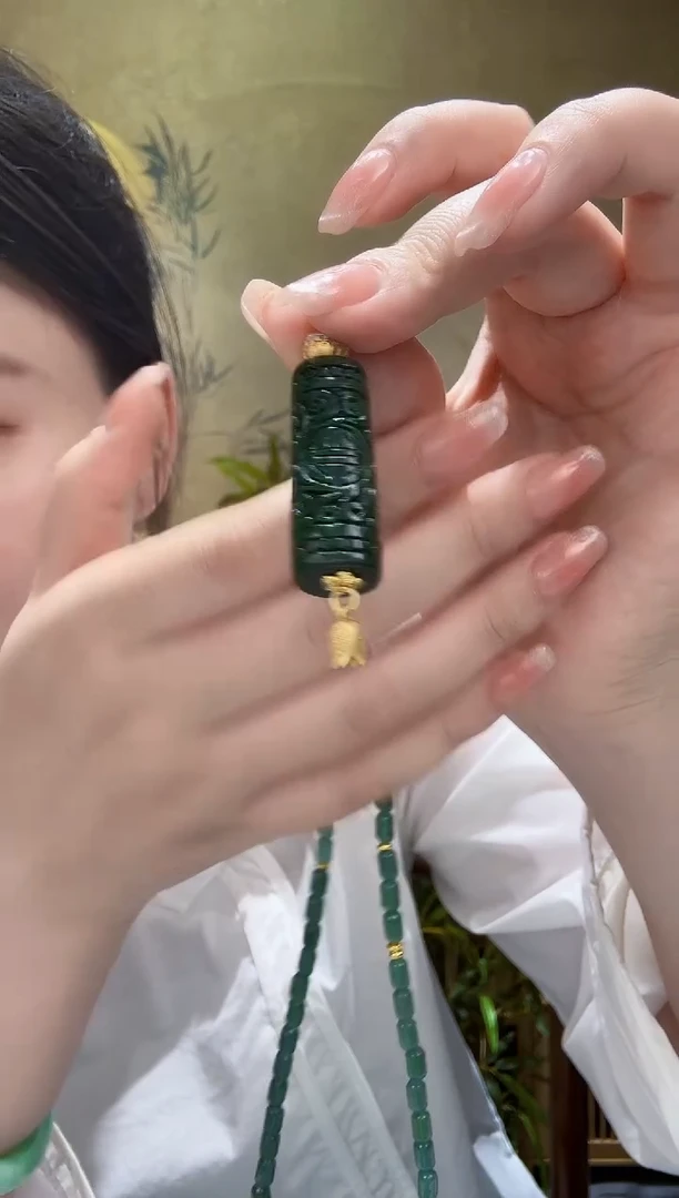 翡翠未镶嵌颈饰吊坠