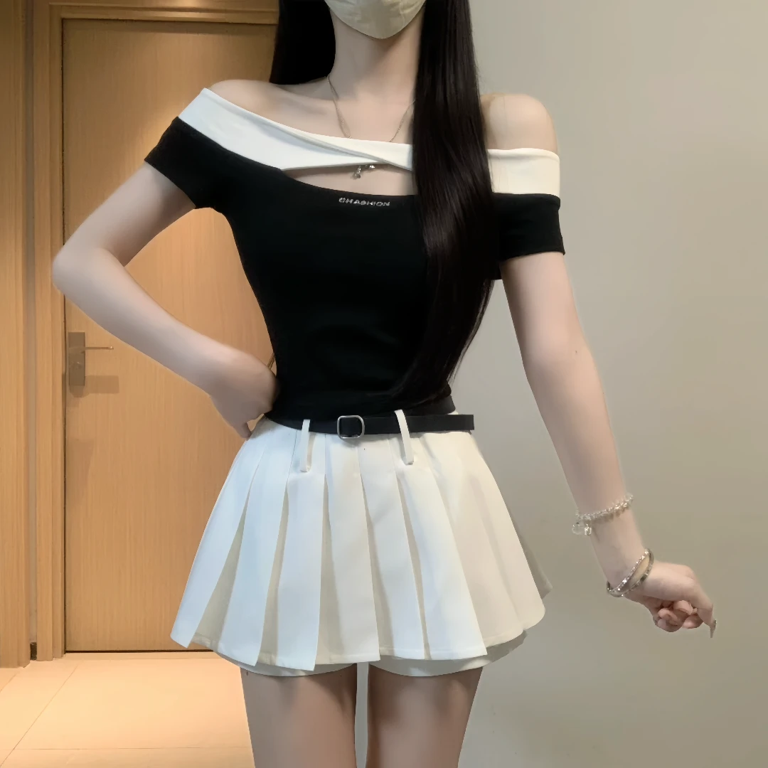 IQCQ韩系黑白撞色一字肩镂空上衣女露肩收腰显瘦白色百褶短裙套装