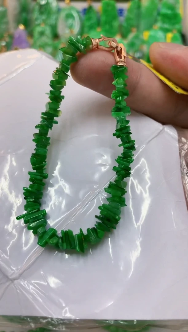 翡翠未镶嵌颈饰挂件