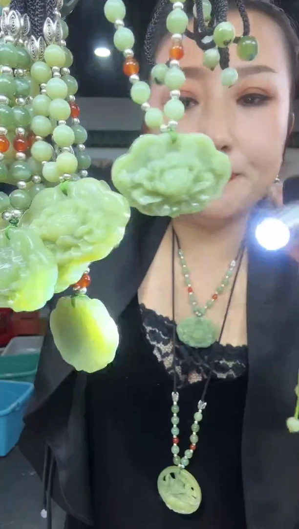 【闪购商品】岫玉颈饰未镶嵌湖水绿牡丹花锁【半珠链】