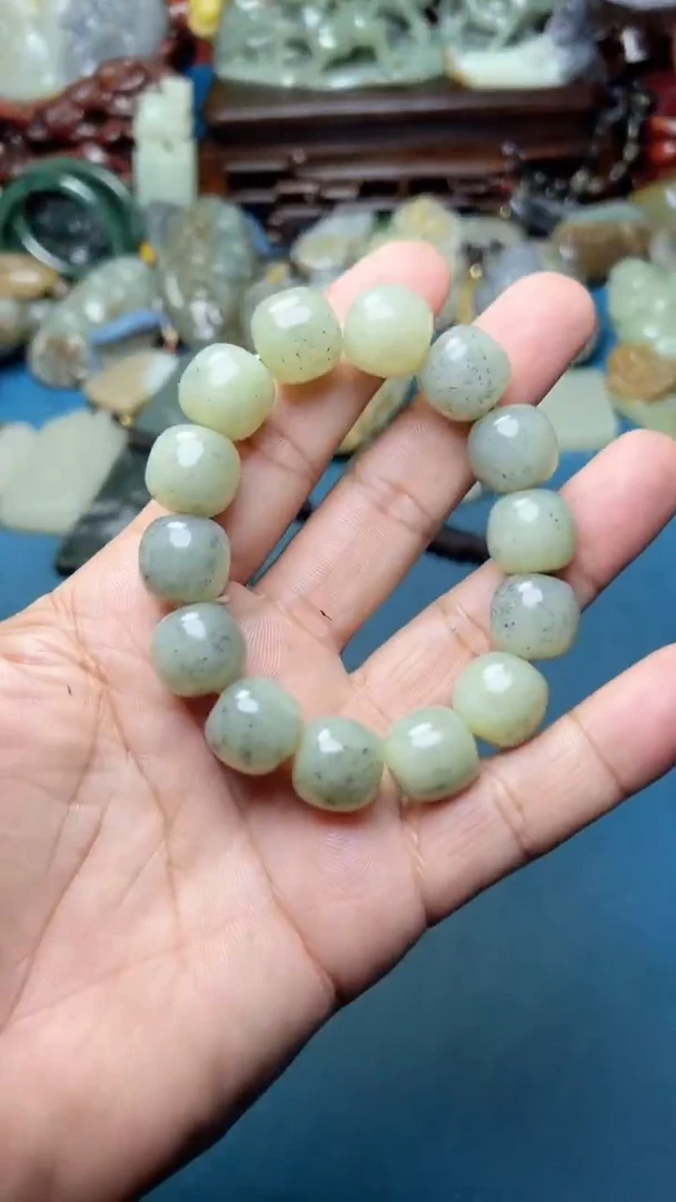 未镶嵌和田玉把件-