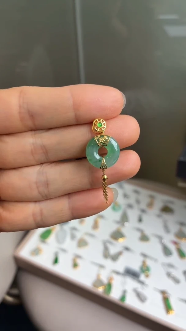 颈饰18K金镶嵌翡翠天然翡翠A货