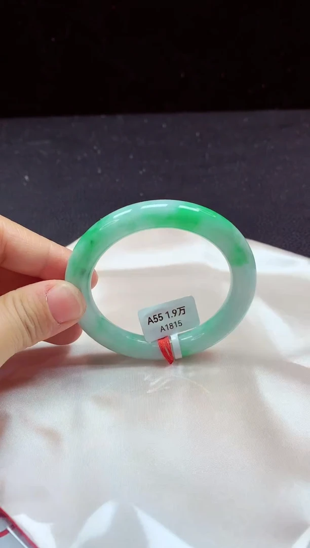 【闪购商品】翡翠手镯未镶嵌镯子55+