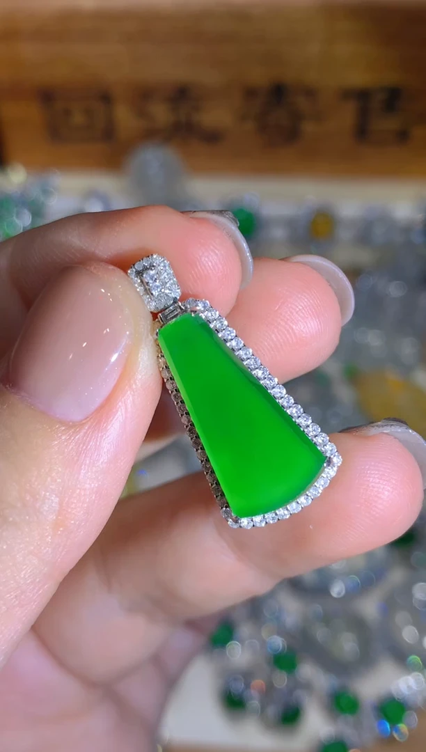 翡翠18K金镶嵌吊坠(不含链)37团购多样性发其一