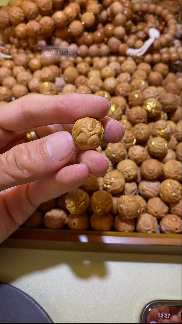 文玩核桃吊坠我****锹蛇女24k镶嵌