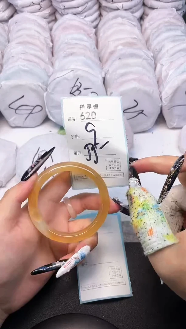玛瑙/玉髓手镯未镶嵌620