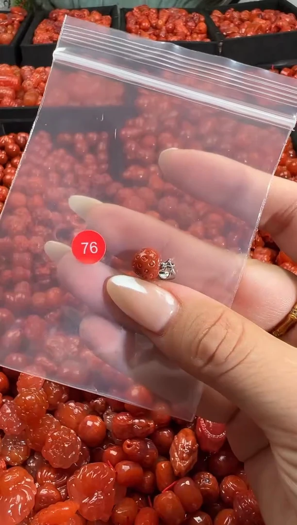 颈饰未镶嵌南红玛瑙1