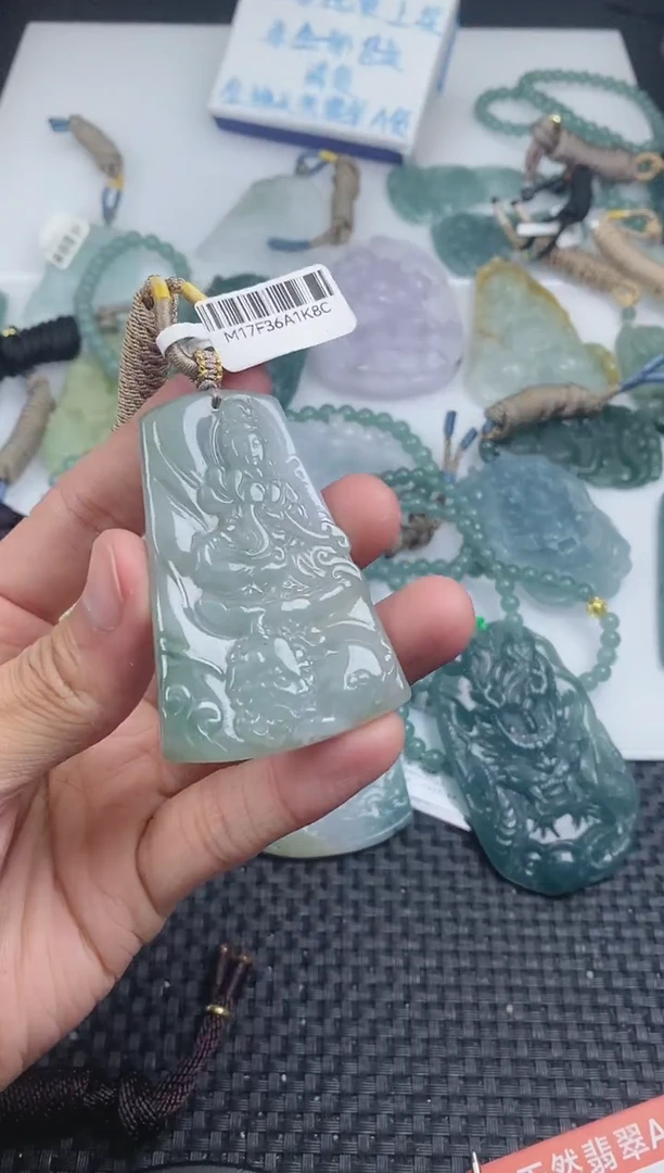 翡翠未镶嵌颈饰