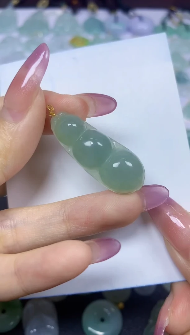 翡翠18K金镶嵌颈饰挂件