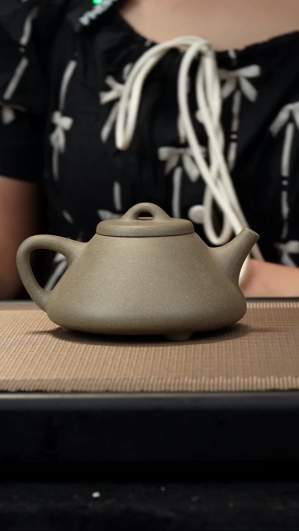 茶壶紫砂青段子冶260c