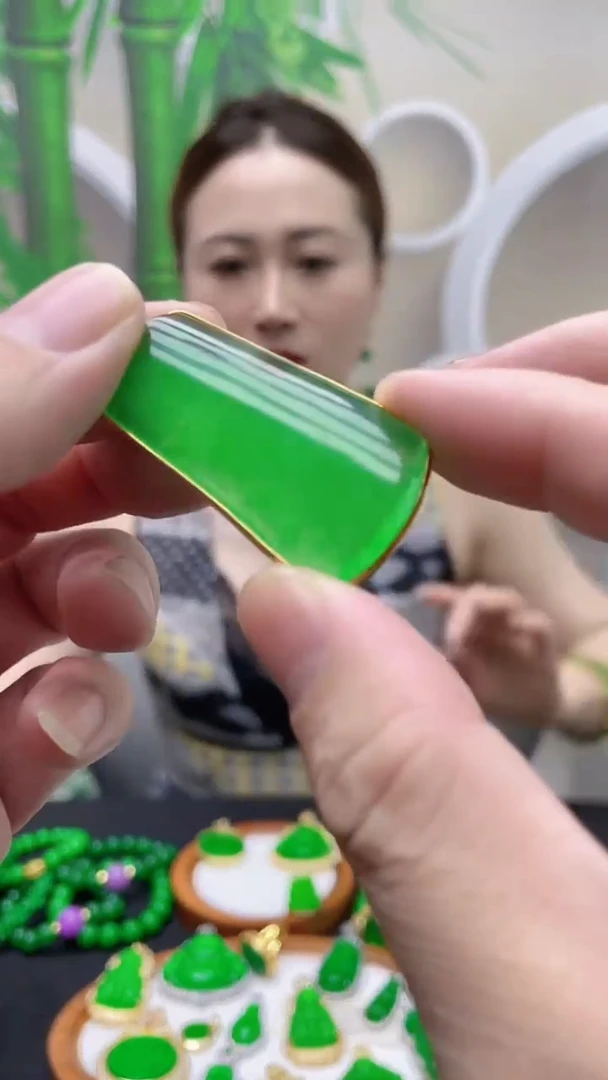 吊坠(赠链)14K金镶嵌翡翠B69