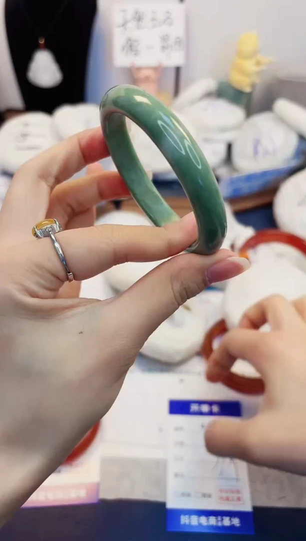 【闪购商品】石英质玉手镯未镶嵌454-贵州翠-圈口57