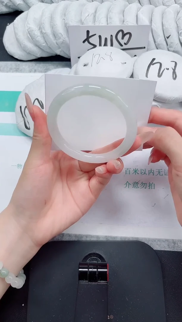 石英质玉手镯未镶嵌167-58