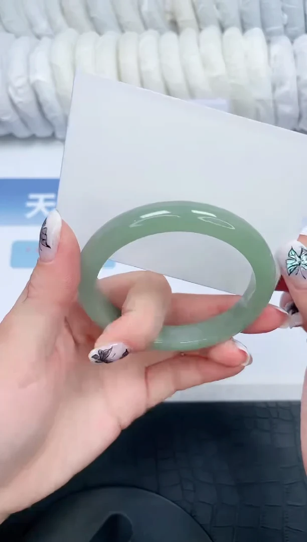 【闪购商品】石英质玉手镯未镶嵌289-56.1