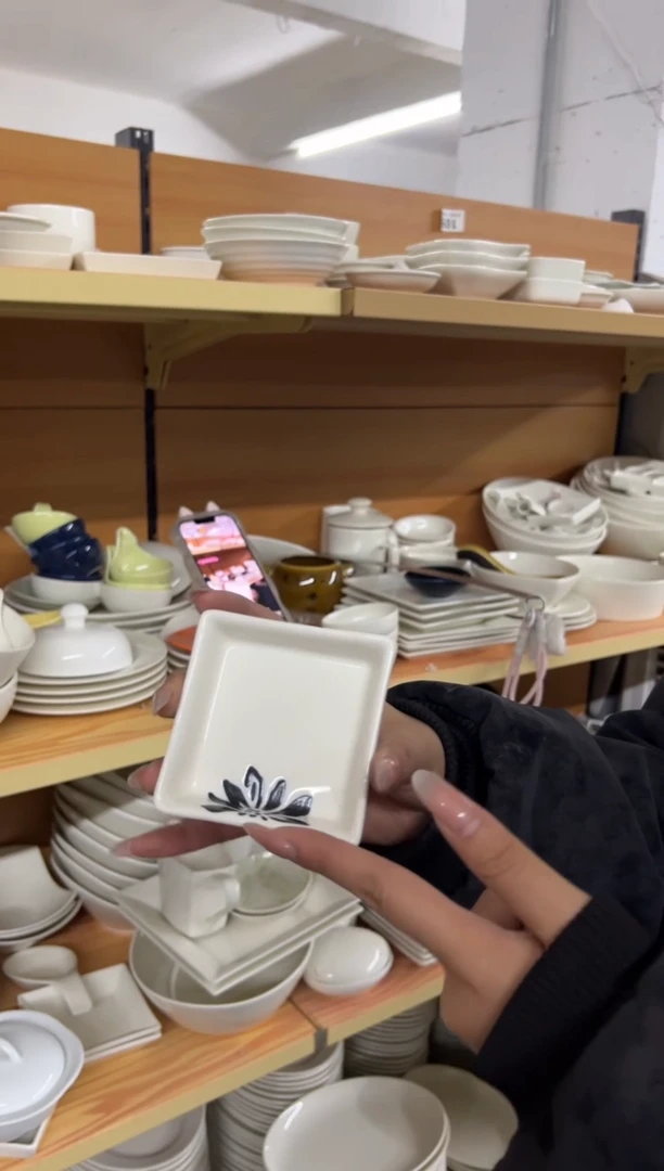 新骨瓷137瑕疵 暖白3寸黑莲酱碟 四方