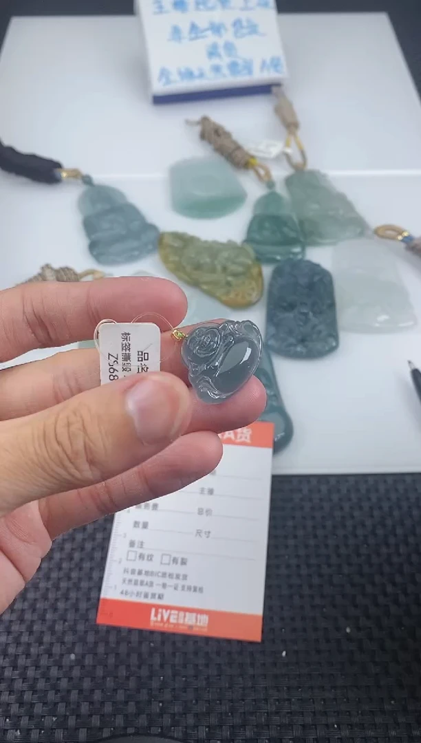 翡翠未镶嵌颈饰