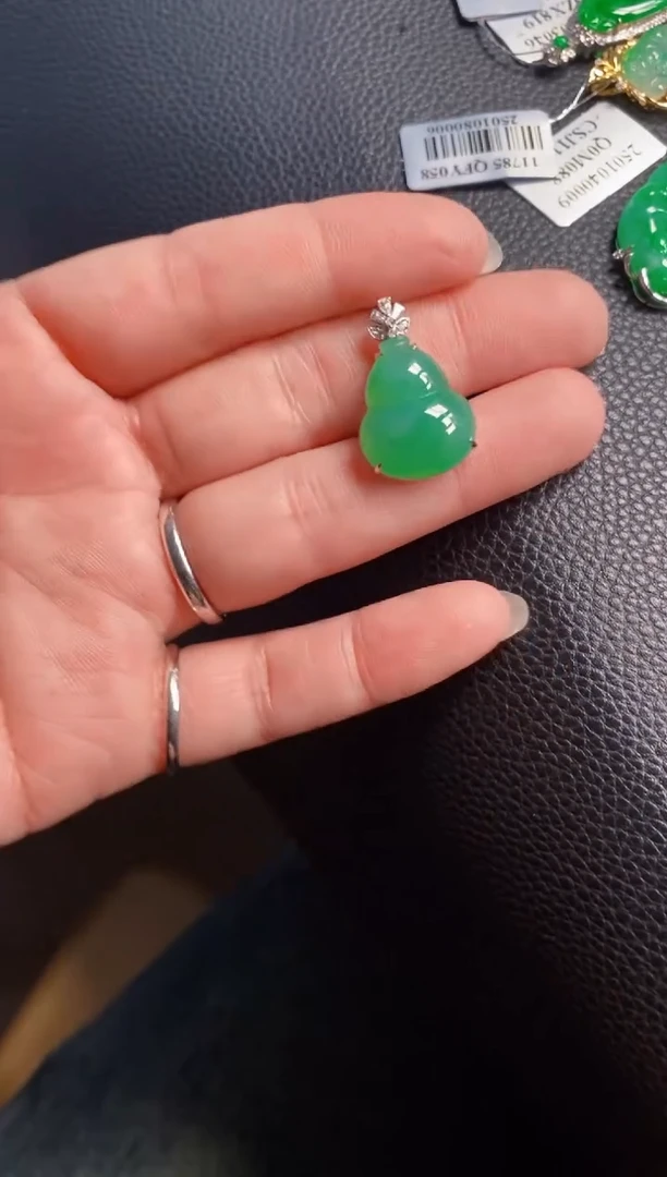 【闪购商品】翡翠颈饰18K金镶嵌吊坠