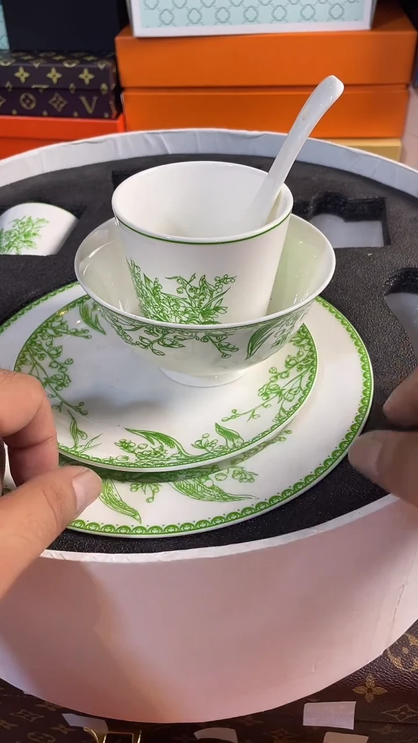 杯鸿辉家品牌瓷器，京东包邮！