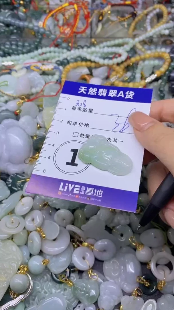 翡翠未镶嵌颈饰天然翡翠A货吊坠批量多样性发一