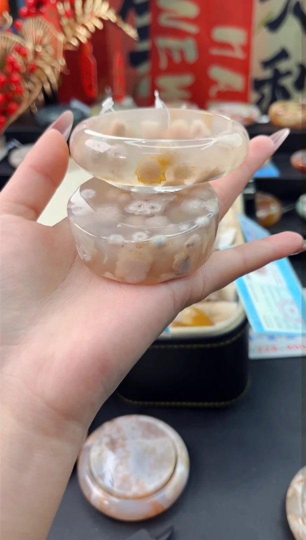 【闪购商品】石英质玉手镯未镶嵌赠送镯心（60圈口）