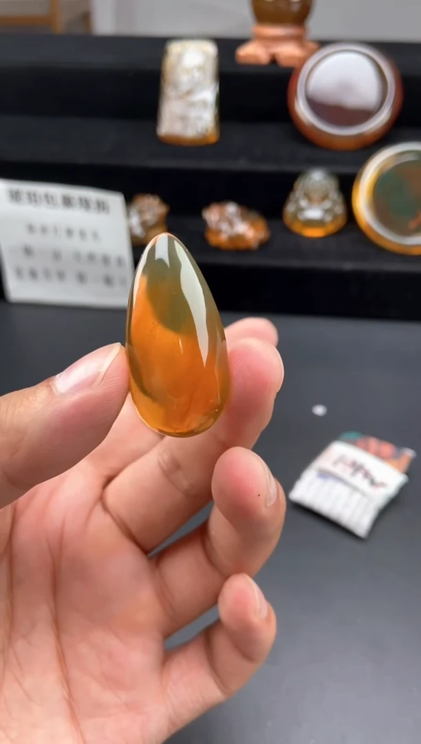 琥珀颈饰未镶嵌水滴吊坠