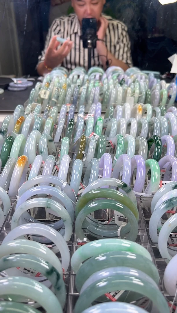 翡翠手镯未镶嵌祥****玲翡翠手镯