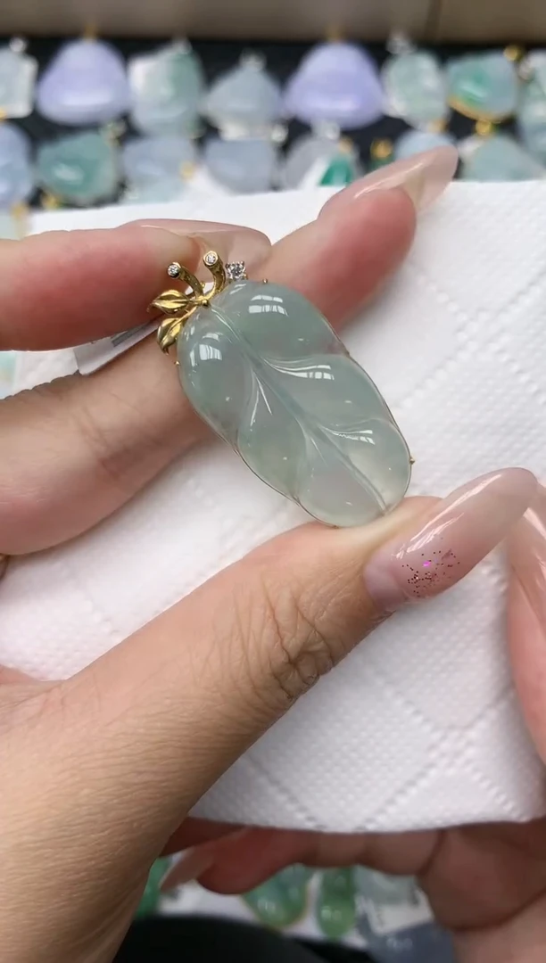 颈饰18K金镶嵌翡翠 1111111111