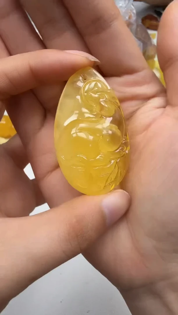 裸石琥珀未镶嵌如图