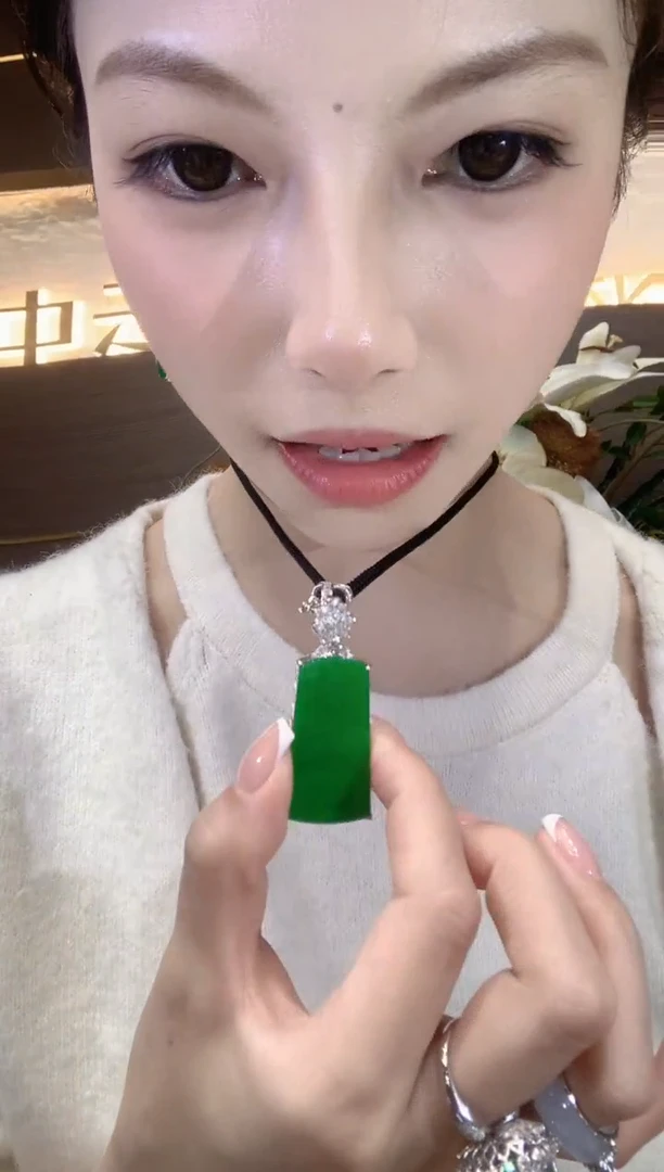 吊坠(不含链)18K金镶嵌翡翠D59