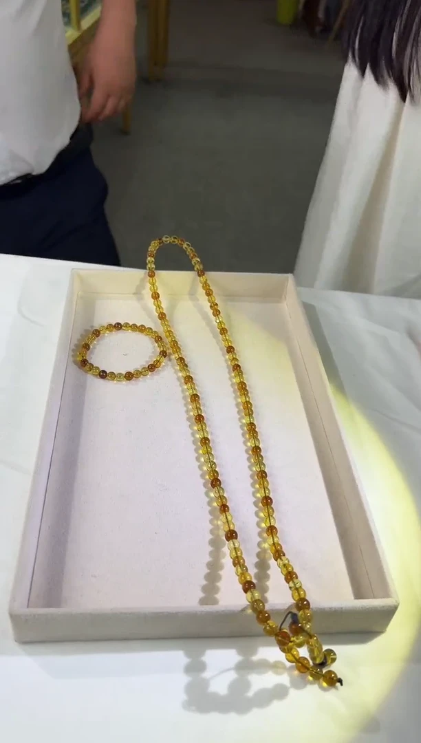 未镶嵌颈饰琥珀琥珀0524071