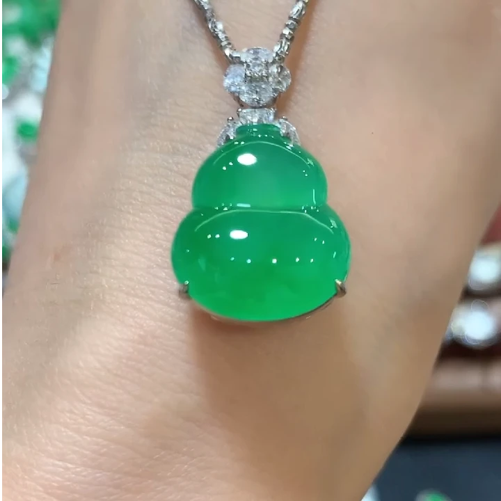 吊坠(不含链)18K金镶嵌翡翠m79 尾款100000