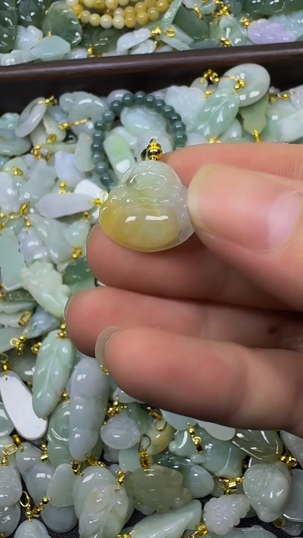 颈饰未镶嵌翡翠颈饰未嵌镶翡翠