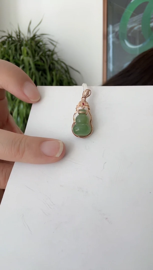 和田玉18K金镶嵌颈饰荣倩葫芦