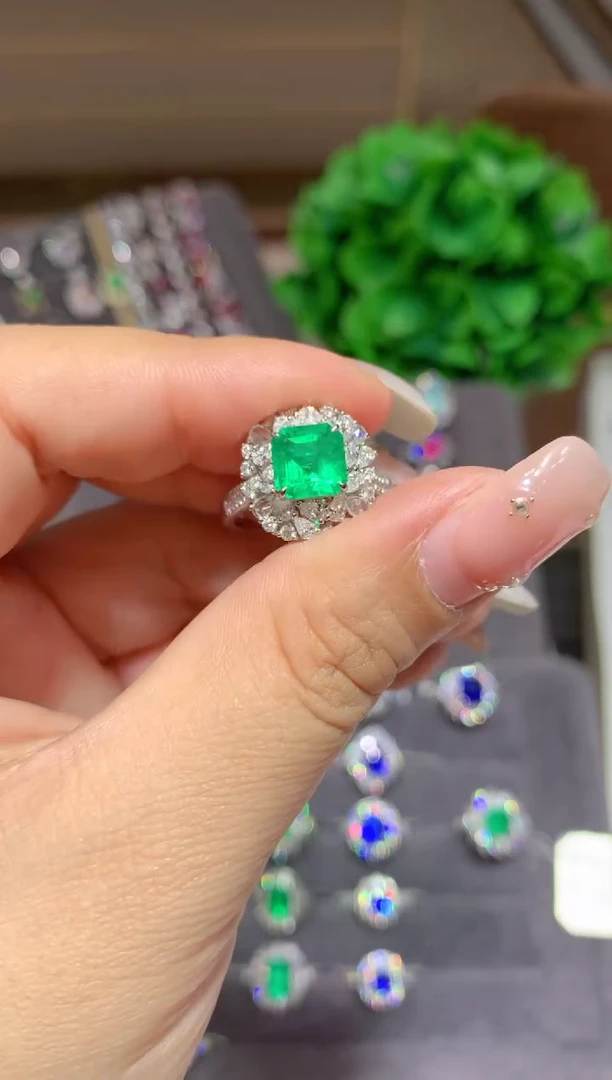 戒指蓝宝石18K金镶嵌1.72ct