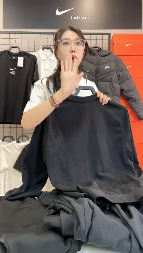 2667单层黑色卫衣XL码 160-180斤