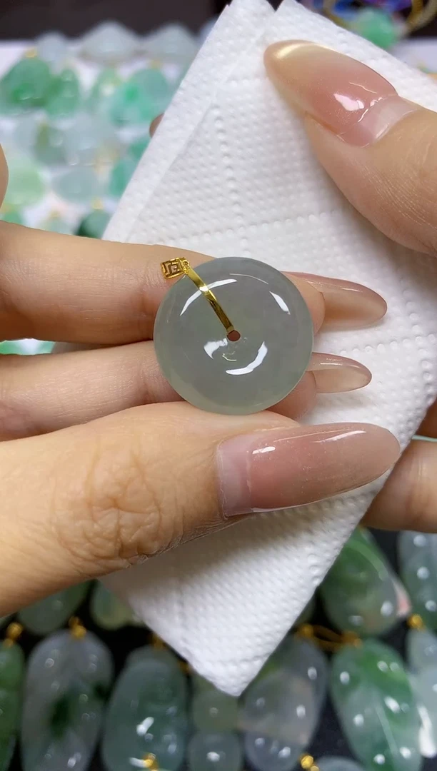 颈饰18K金镶嵌翡翠天然翡翠A货