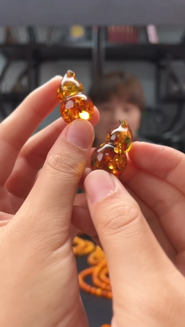 琥珀（花珀）颈饰未镶嵌葫芦