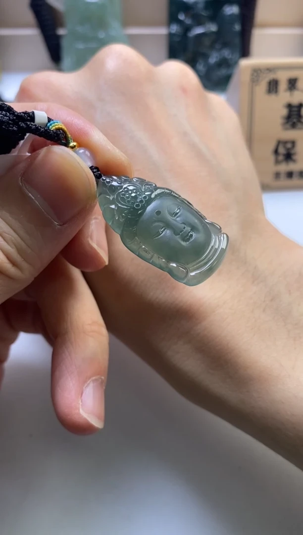 颈饰未镶嵌翡翠