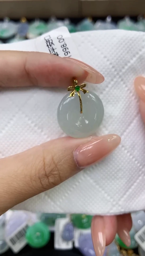 颈饰18K金镶嵌翡翠11111111111