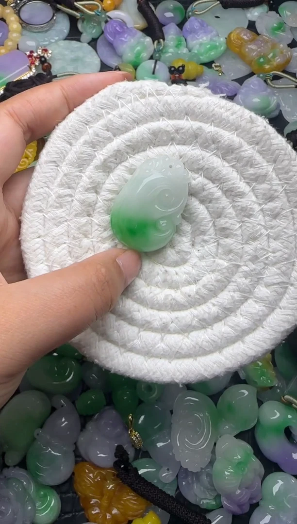 颈饰未镶嵌翡翠缅甸翡翠吊坠