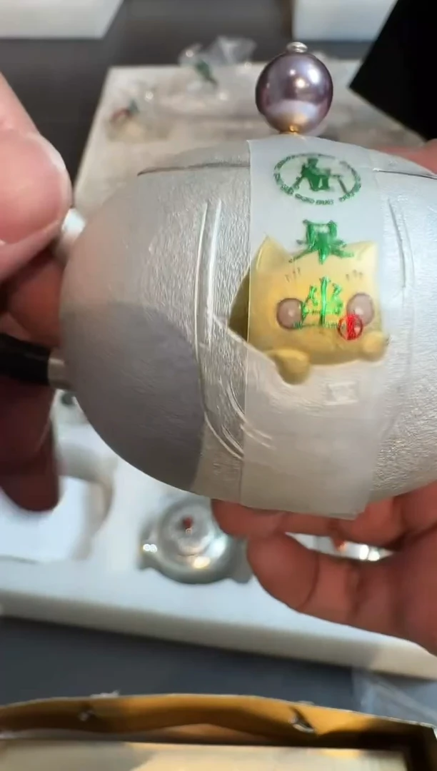 '呆坐 雪花纹錾刻嵌金我的宝贝圆茂壶